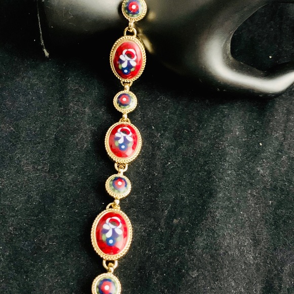 Signed Napier beautiful bracelet 8 inches - Picture 8 of 16